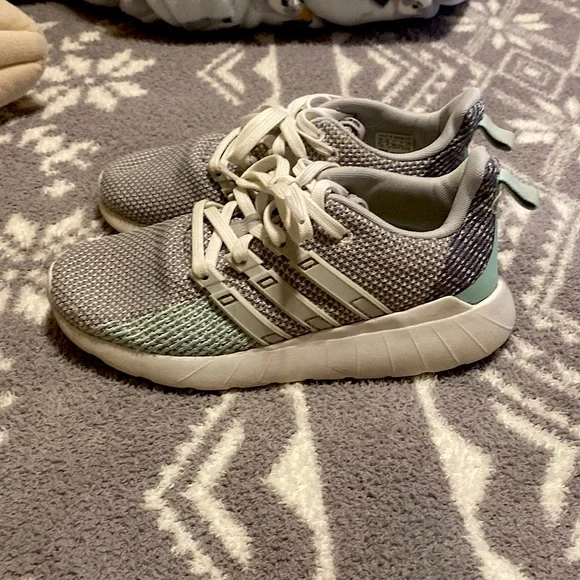 adidas gazelle silver green womens Adidas Youth Questar Flow Running Shoes main image 1